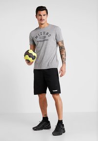 Hummel HMLGO BERMUDA - Sportiniai šortai - black