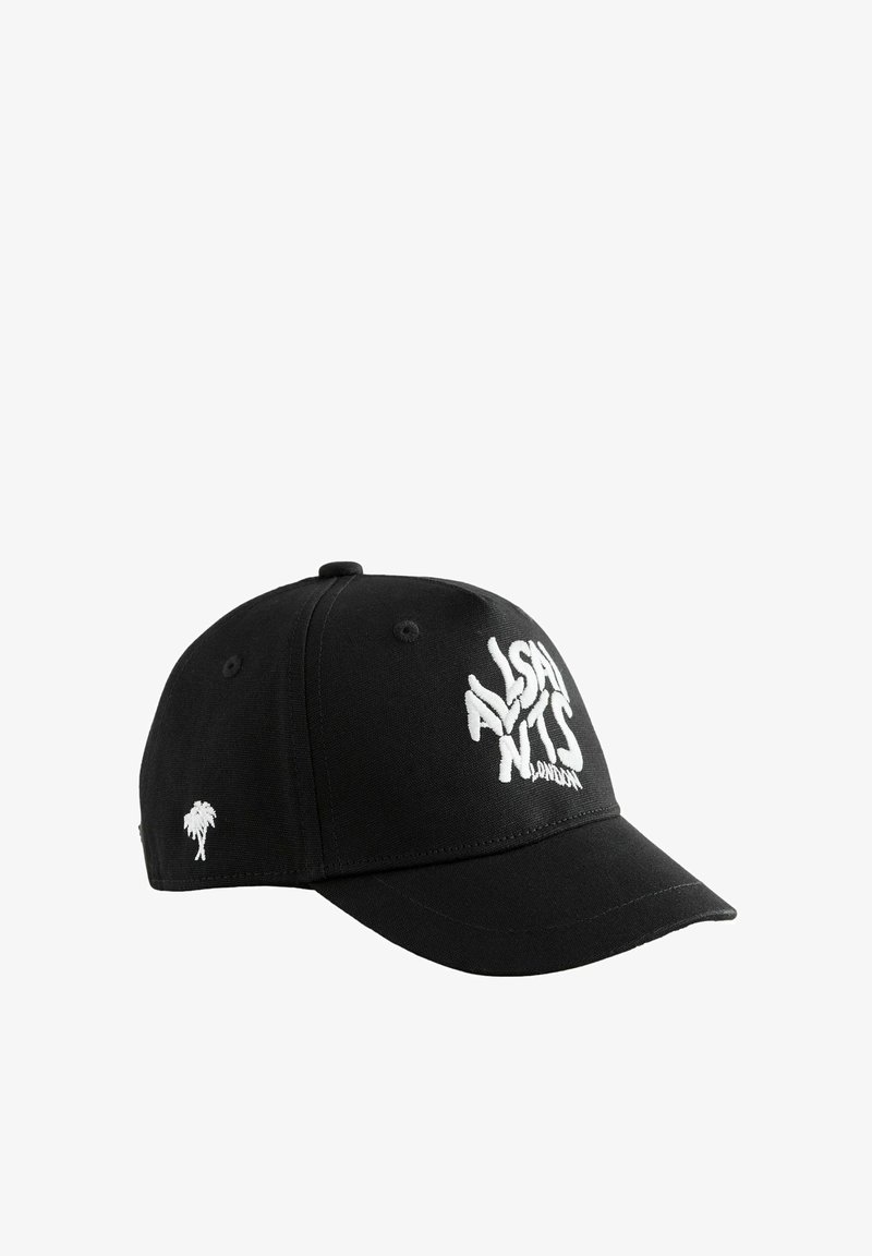 Fekete baseballsapka fehér "ALSANITS LONDON" felirattal az elején és kis fehér pálmafa hímzéssel az oldalon.