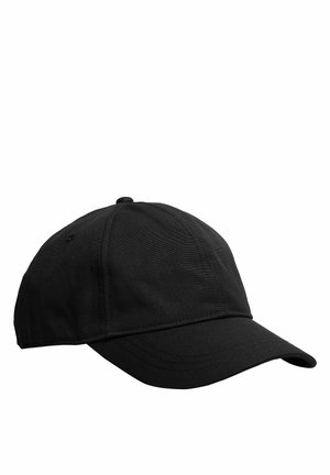 Zwarte katoenen baseballpet met gebogen klep en gestikte panelen, gezien vanuit de rechter voorkant op een witte achtergrond.