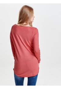 ONLY ONLMILA LACY L S LONG  - Trui - red