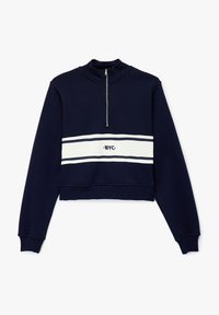 Sudadera recortada de color azul marino con un alto cuello, cierre de media cremallera en el frente y rayas horizontales blancas con el texto "NYC" en el centro.