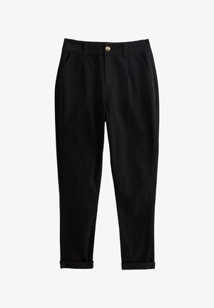 Chinos neri in cotone, dotati di chiusura con bottone, tasche laterali e orli arrotolati per una vestibilità aderente. Texture liscia, design versatile.