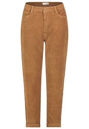 Bruine corduroy broek met een recht model, zijzakken en opgerolde mouwen. De gestructureerde stof met verticale ribbels voegt detail toe.