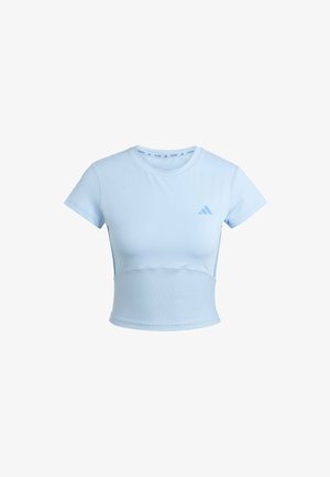 Lichtblauwe, cropped sport t-shirt met korte mouwen, ribbel onderkant en subtiel logo op de borst. Gladde textuur, slim fit ontwerp.