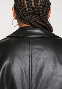Vero Moda Curve Talvitakki - black