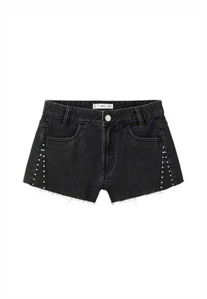Short en denim noir avec bords effilochés, rivets argentés décorant les coutures latérales, bouton à l'avant et passants de ceinture.
