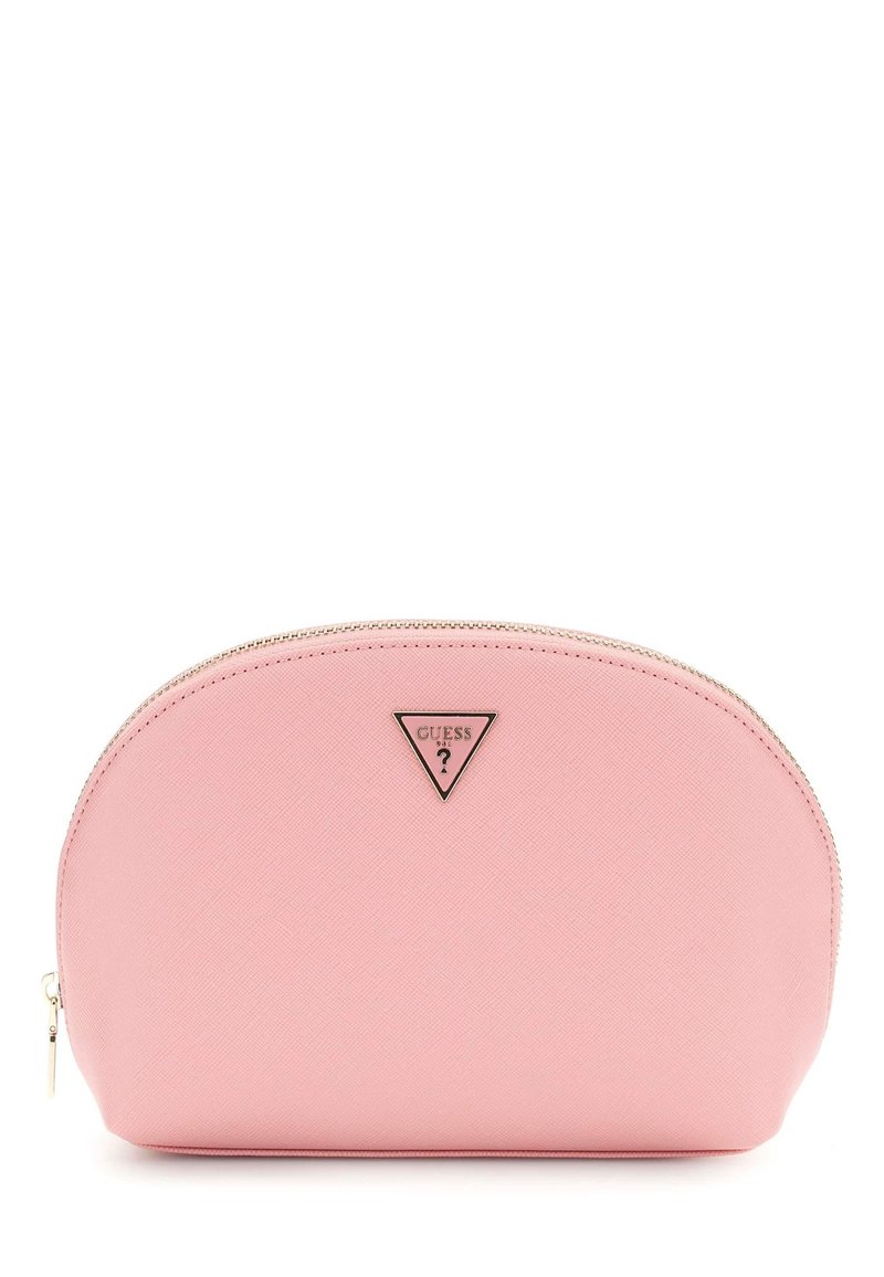Pochette cosmetica sintetica rosa con design arrotondato, cerniera dorata e logo triangolare in nero e argento. Superficie testurizzata con dettagli di cucitura.