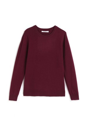Bordeauxroter langärmeliger Pullover mit Rundhalsausschnitt, Rippbündchen an Ärmeln und Saum, flach auf weißem Hintergrund präsentiert.