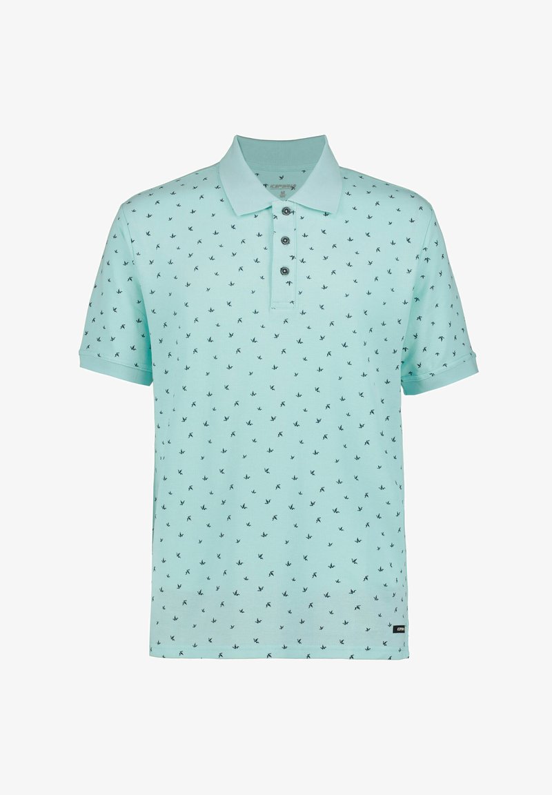 Polo vert d'eau clair avec un col à revers, trois boutons, et un motif de petits oiseaux noirs. Manches courtes et tissu texturé.