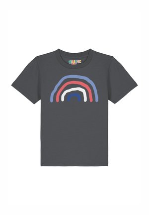 Graues Baumwoll-T-Shirt mit einem mehrfarbigen Regenbogenmotiv in Blau, Rot, Weiß und einem dunkleren Blau in der Mitte. Rundhalsausschnitt, kurze Ärmel.
