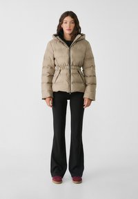 Stradivarius HOODED PUFFER - Zimná bunda - mottled brown