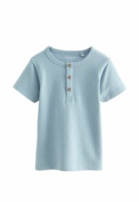 Világoskék, rövid ujjú póló lekerekített nyakkivágással, elöl három fa gombbal és texturált kötött anyagból.