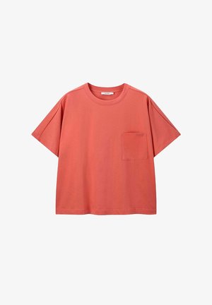 Coral short-sleeve t-shirt made of cotton, featuring a round neck, loose fit, and a chest pocket with a smooth texture.