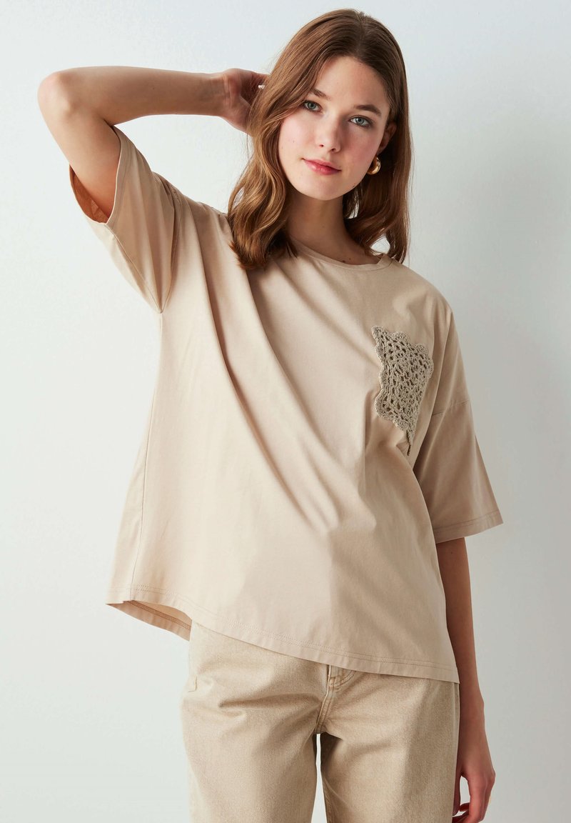 Ipekyol Print T-shirt - natural/brown - Zalando.de