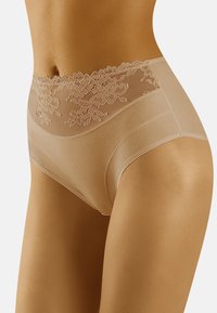 Beige high-waisted onderbroeken met een bloemenkantafwerking aan de tailleband, een gladde stof en een naadloos ontwerp voor comfort en pasvorm.