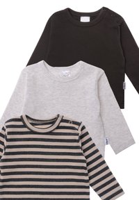 Drei Langarmshirts: eines in Schwarz, eines in Hellgrau mit strukturierter Oberfläche und eines gestreift in Grau und Creme mit Druckknöpfen an den Schultern für ein einfaches Anziehen.