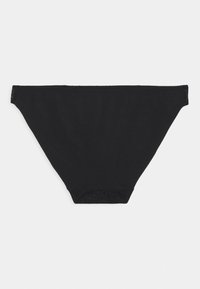 Culotte en coton noir avec une texture douce et une finition en dentelle le long de la taille, conçue avec une coupe classique et une couverture minimale.
