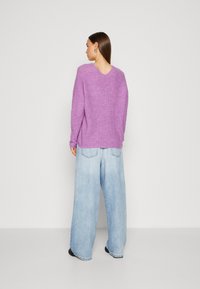 Mos Mosh THORA V-NECK - Pulover - iris orchid
