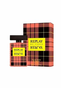 Replay Re-Vers parfym förpackad i en rutigt rosa och svart låda med gula accenter; flaskan har ett svart lock och etikett.