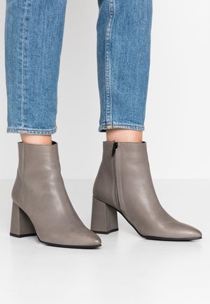 Ankle boot