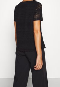 Vero Moda Petite Blůza - black