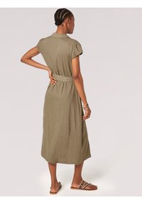 Apricot VINTAGE BUTTON - Blusenkleid - khaki