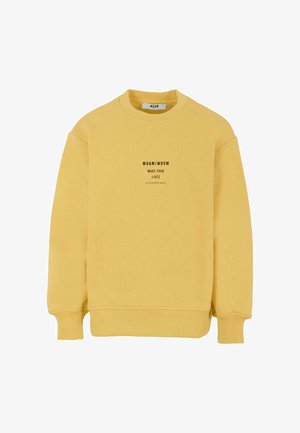 Sweatshirt jaune en matériau doux, avec un col rond, des manches longues et un petit graphique en texte noir sur le devant.