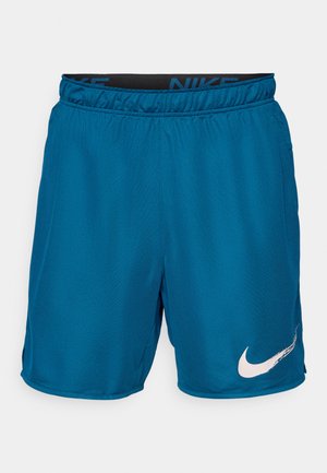 Shorts de sport Nike bleus avec taille élastique et logo swoosh blanc sur la jambe gauche, sur fond uni.