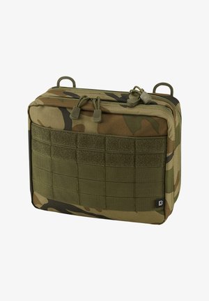 Kamouflage-nyttoväska tillverkad av slitstarkt tyg, med en rektangulär design, dragkedjestängningar och en frampanel med webbing för fästen.