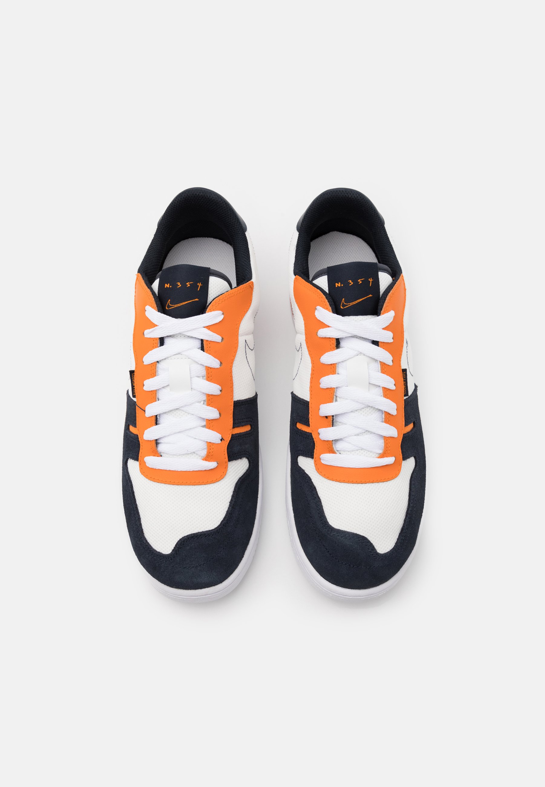 Nike Sportswear SQUASH TYPE - Sneakers laag - summit white/dark  obsidian/alpha orange/white/wit - Zalando.nl