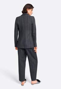 Rich & Royal MIT REVERSKRAGEN UND PATTENTASCHEN - Blazer - grey melangé