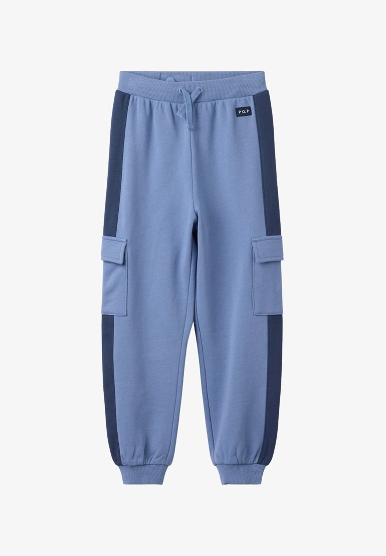 Lichtblauwe joggers met donkerblauwe zijkanten. Gemaakt van een zachte, gestructureerde stof, met een elastische tailleband en cargozakken.