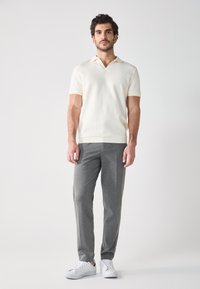 Pier One Chinot - mottled dark grey