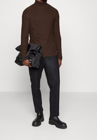 Jack & Jones PREMIUM Svetr - brown