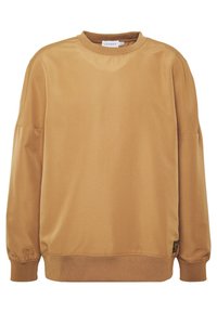 Sudadera color beige con cuello redondo, mangas largas y puños acanalados. Textura suave con detalle de etiqueta lateral.