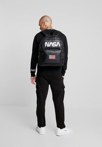 Urban Classics NASA PUFFER  - Mochila - black