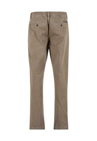 Pantalones de algodón marrón con una cinturilla elástica y bolsillos traseros. Textura suave y diseño de pierna recta. Sin patrones o acentos visibles.