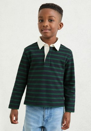 Koszula z długim rękawem wykonana z bawełny, z poziomymi zielonymi i granatowymi paskami. Posiada biały kołnierzyk polo oraz plisę na guziki.