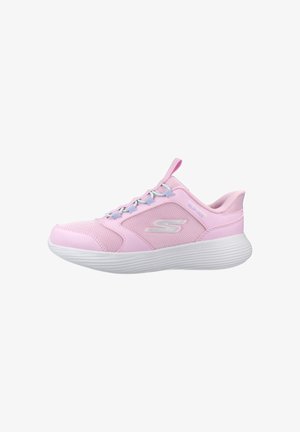 Zapatilla ligera rosa con suela acolchada blanca, paneles de malla, diseño sin cordones y logo de Skechers en el lateral.