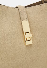 PARFOIS Handtas - ecru