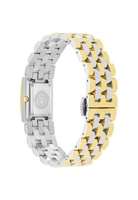 Reloj metálico de plata y oro con caja rectangular, pulsera de eslabones texturizados y cierre. Presenta un logo en la parte posterior de la caja.