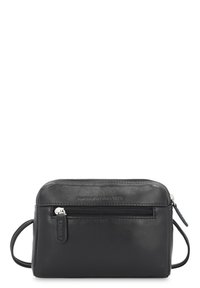 Schwarze Ledertasche mit Reißverschluss und Fronttasche. Glatte Textur, rechteckige Form, mit einem kürzeren Trageriemen und geprägtem Logo.