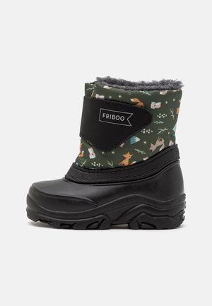 Botte de neige noire en caoutchouc pour enfant avec tige en tissu vert à motifs d’animaux et d’arbres, doublure polaire grise et bride en velcro portant la mention « FRIBOO ».