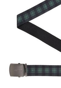 Zwarte en groene geruite stoffen riem met een verstelbare metalen gesp waarop het woord "PROTEST" is gegraveerd, met een gladde textuur en een stevige constructie.