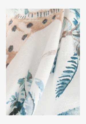 Puuvillasegu kangas, millel on valge alus ning taimeeid kujutavad mustrid sinirohelises ja pruunis, näidates peent tekstuuri ja pehmet langust.