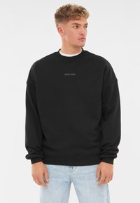 Johnny Urban CARTER OVERSIZED CREWNECK - Felpa - schwarz logo print