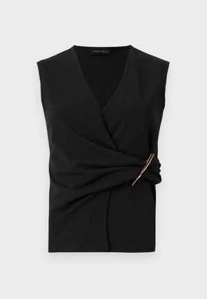 Μαύρο αμάνικο κορμάκι με V-λαιμόκοψη και χρυσαφί διαγώνιο κούμπωμα στη δεξιά πλευρά, με ετικέτα Anna Field.