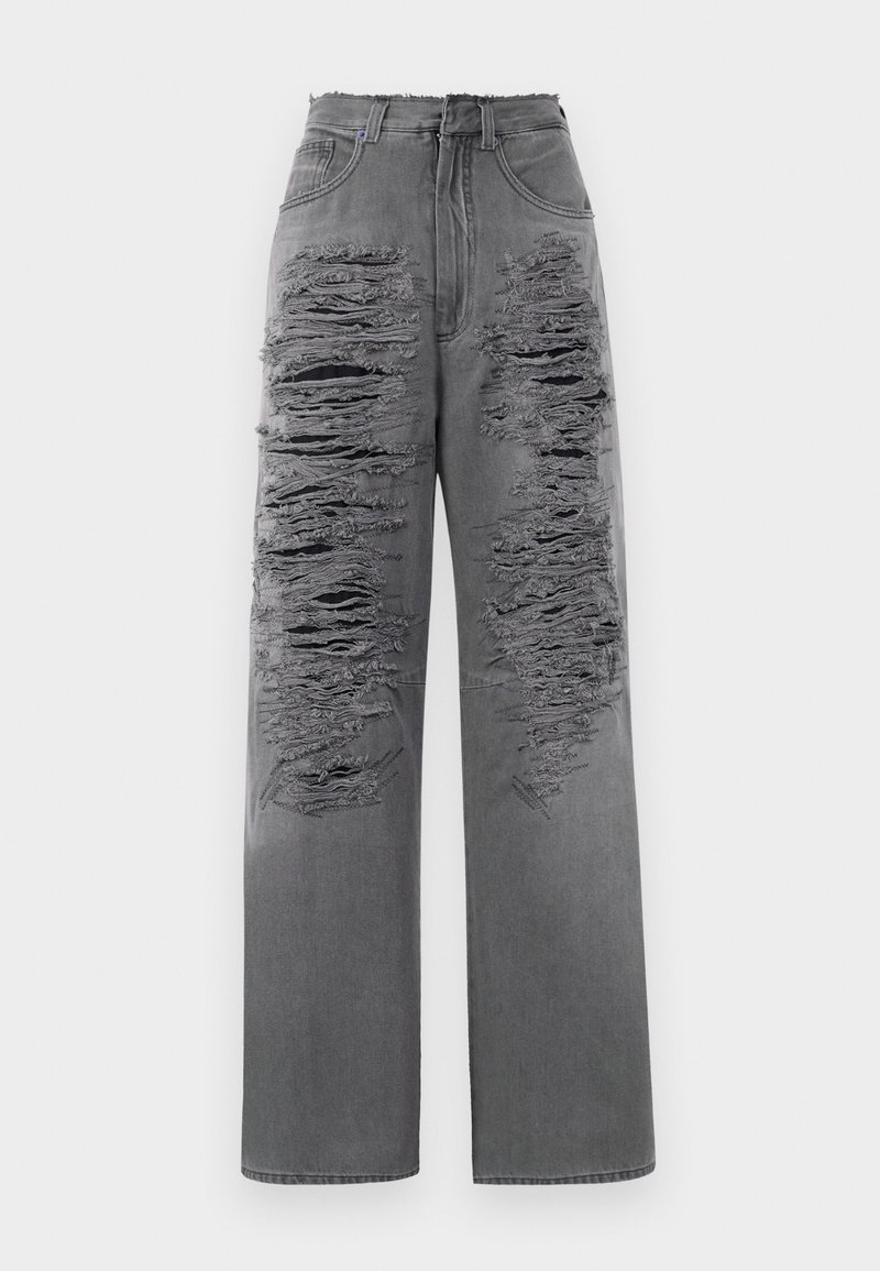Grå högmidjade jeans med stora slitningar framtill. Har en rak ben-design och fransad nederkant. Fem fickor ingår.
