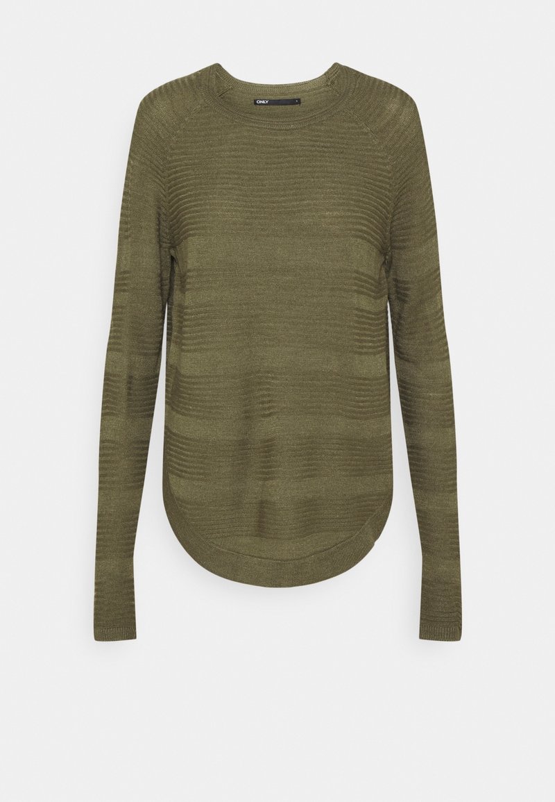 Pull en tricot vert olive à manches longues avec un col rond et un ourlet incurvé, présentant une texture subtile à rayures horizontales.