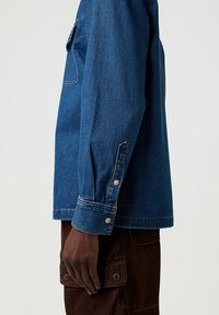 Wrangler LONG SLEEVE LOOSE FIT - Chaqueta vaquera - retro blue